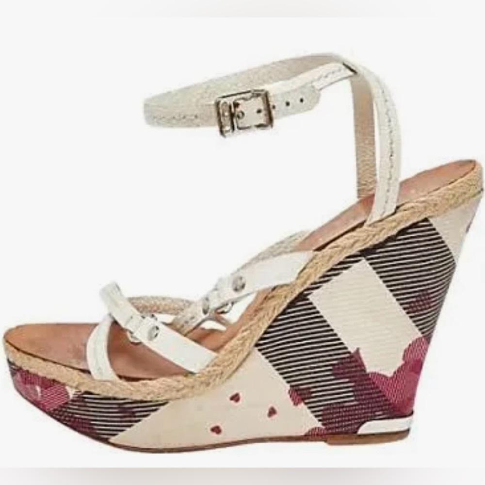 Burberry white leather platform sandals . Size 9